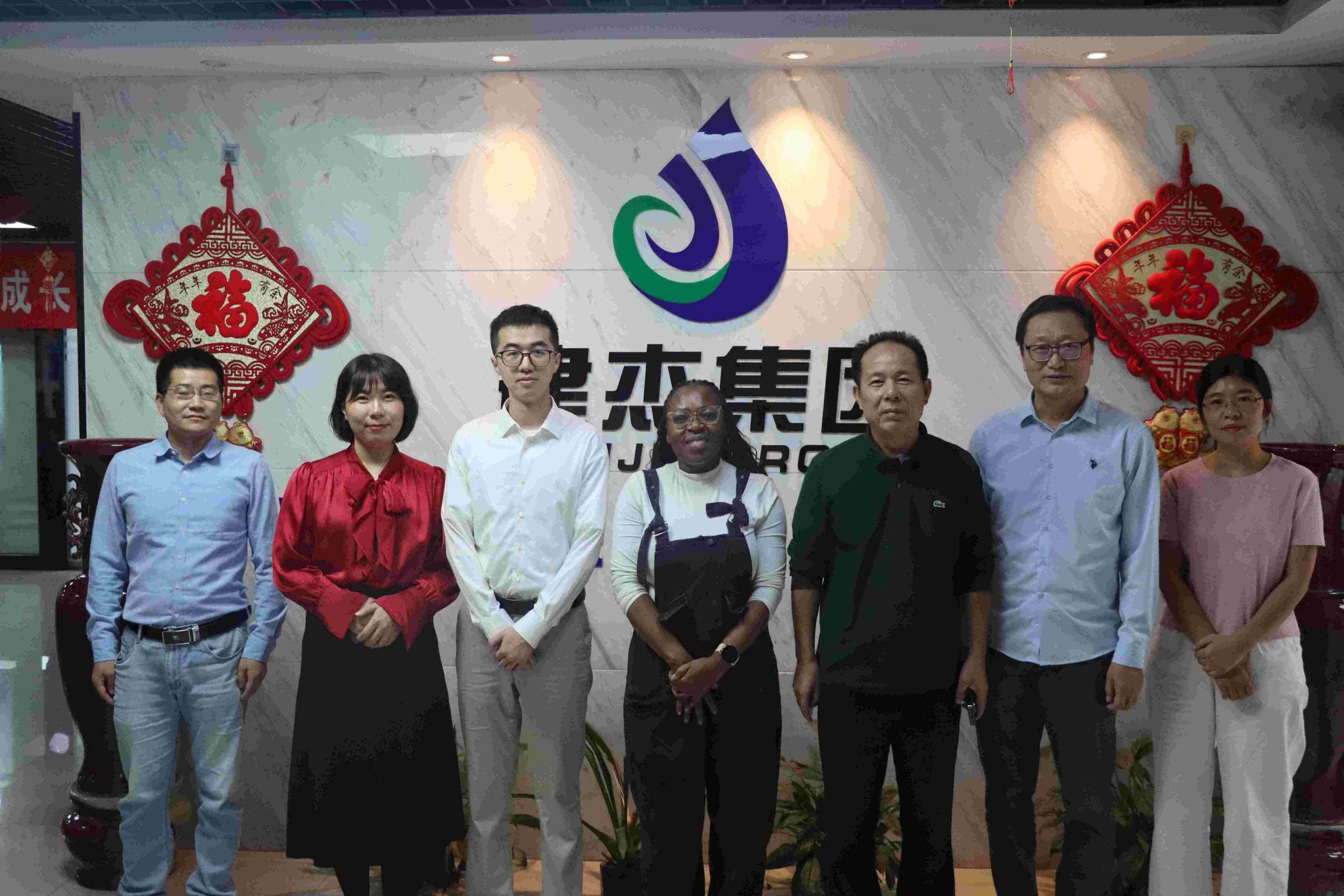 南非客戶(hù)來(lái)訪(fǎng)建杰實(shí)業(yè)：共話(huà)經(jīng)濟煉鐵新篇章！